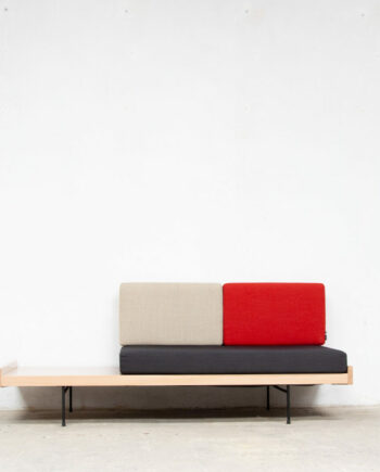 daybed-banquette-canapé-vintage-pierre-paulin-ligne-roset-meuble-tv-midcentury-french-old-design-designer-home-decoration-interieur-interior-118-ölddesign