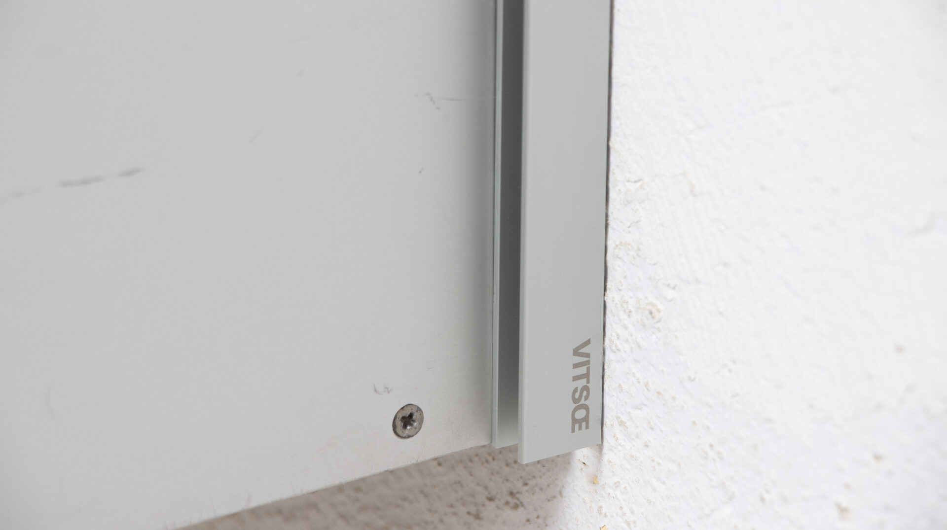 dieter-rams-606-shelving-wall-unit-bibliothèque-étagères-vitsoe-noir-black-ölddesign-design-germany-braun-bookcase-mid-century-vintage-minimalisme-minimaliste-minimalist-aluminium-laminate-1960