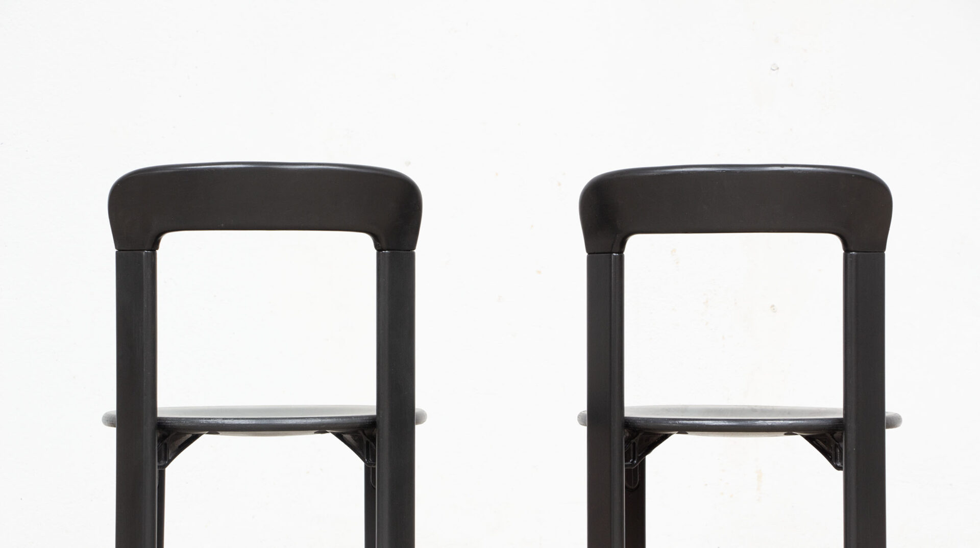 Dos chaises vintage noires Bruno Rey pour Dietiker