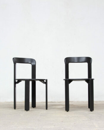 paire de chaises vintage noires Bruno Rey pour Dietiker, vue d'ensemble. Chairs 1960