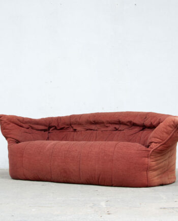 Canapé vintage des années 80 Ligne Roset Michel-Ducaroy modèle Brigantin en velours orange terracotta