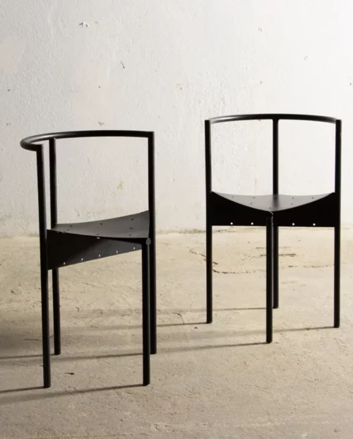 Chaises en acier noir Post-Moderne Wendy Wright de Philippe Starck pour l'éditeur espagnol Disform en 1986, vue d'ensemble contre plongé