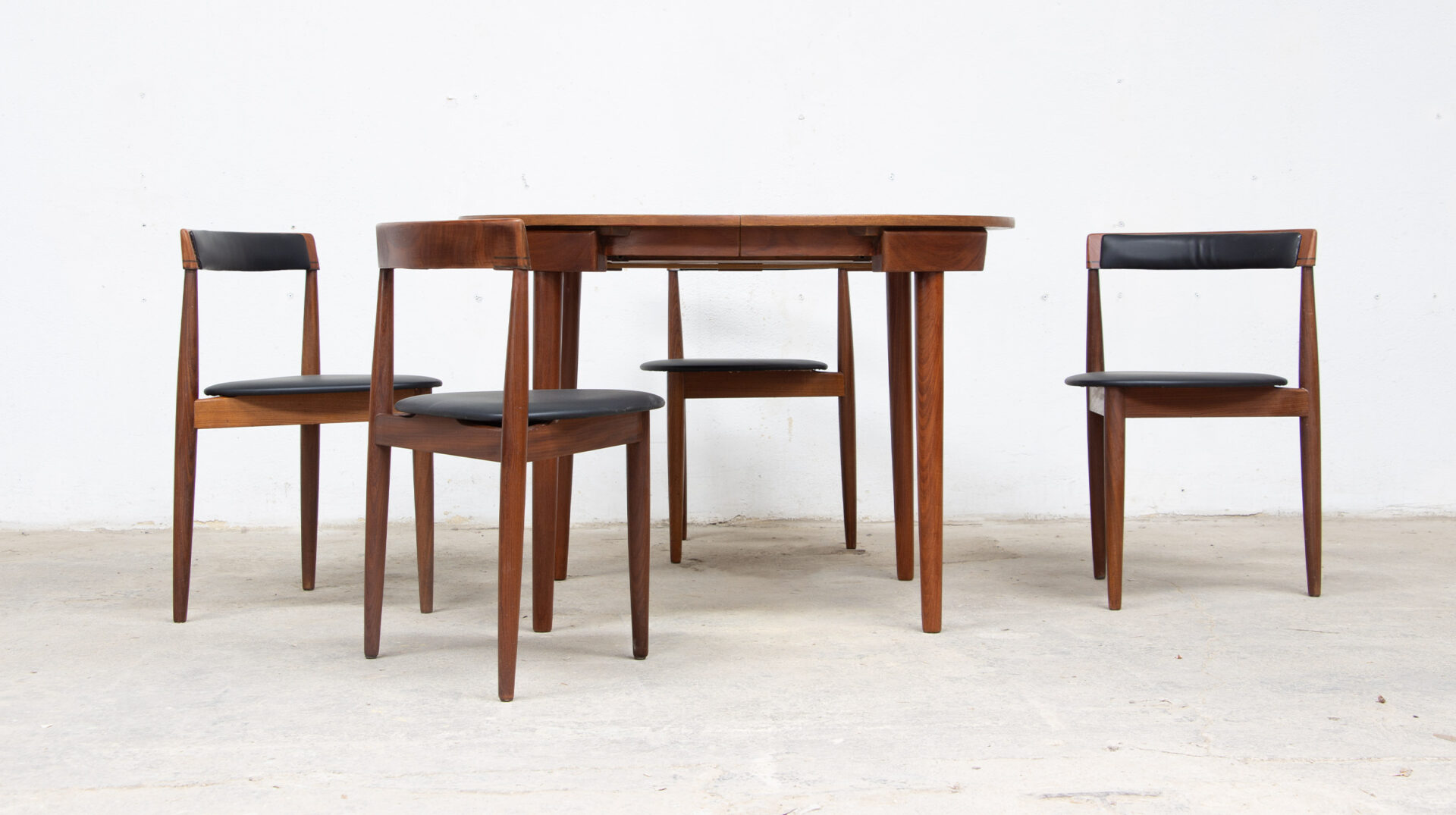 Ensemble vintage chaises tripodes et table en teck Hans Olsen, modèle Roundette, pour l'éditeur Danois Frem Rojle, 1960