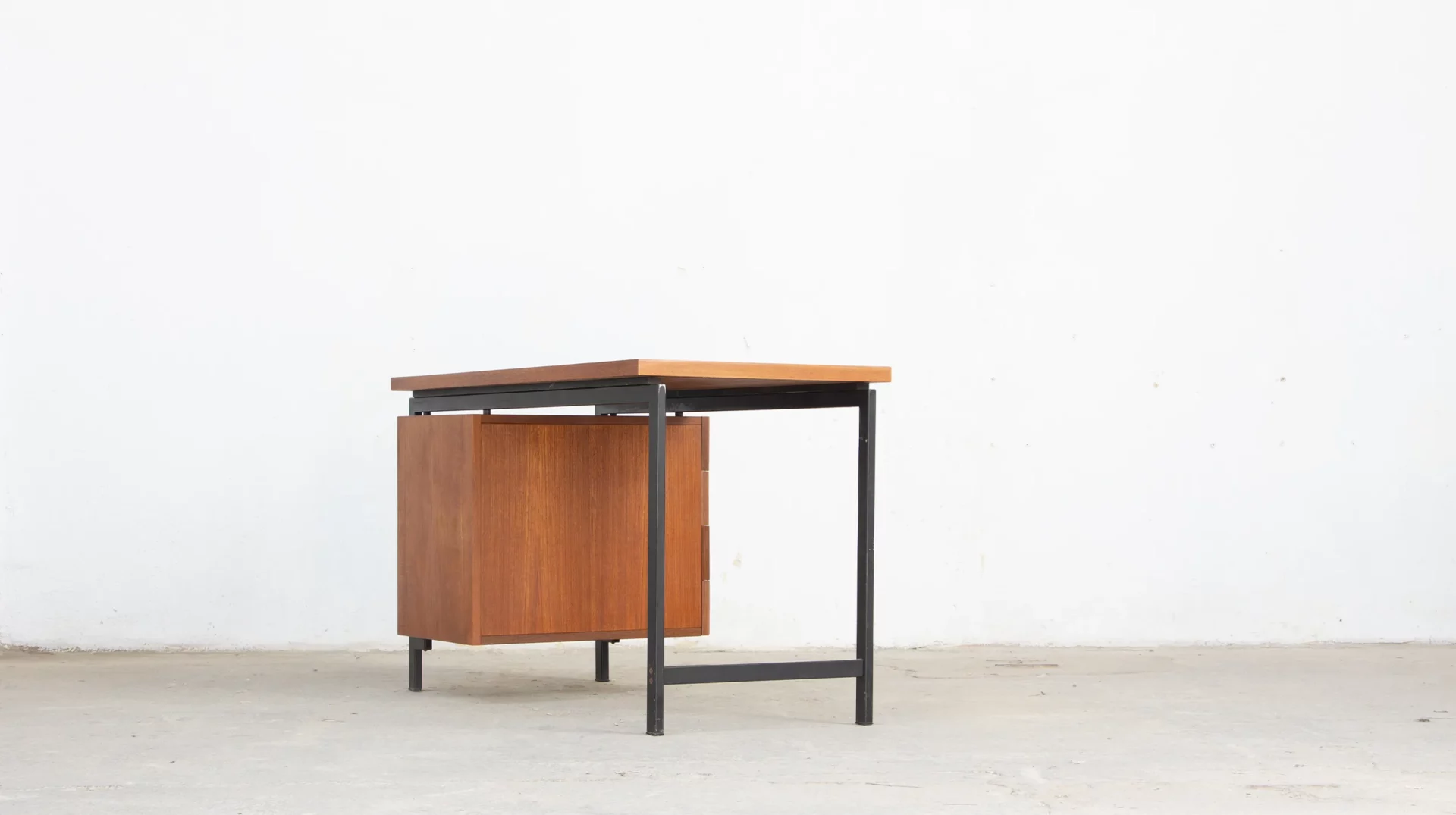 Bureau moderniste en teck et métal noir Braakman
