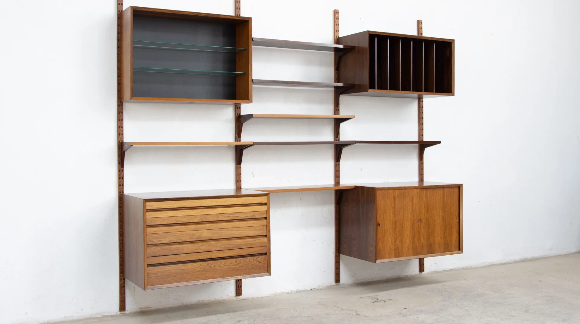 bibliothèque murale danoise vintage années 60 avec son module range vinyles