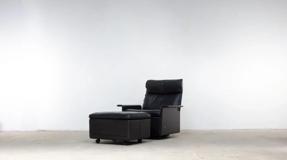 Lounge Chair RZ 62 Dieter Rams Vitsoe en cuir noir modèle pivotant swivel avec son ottoman