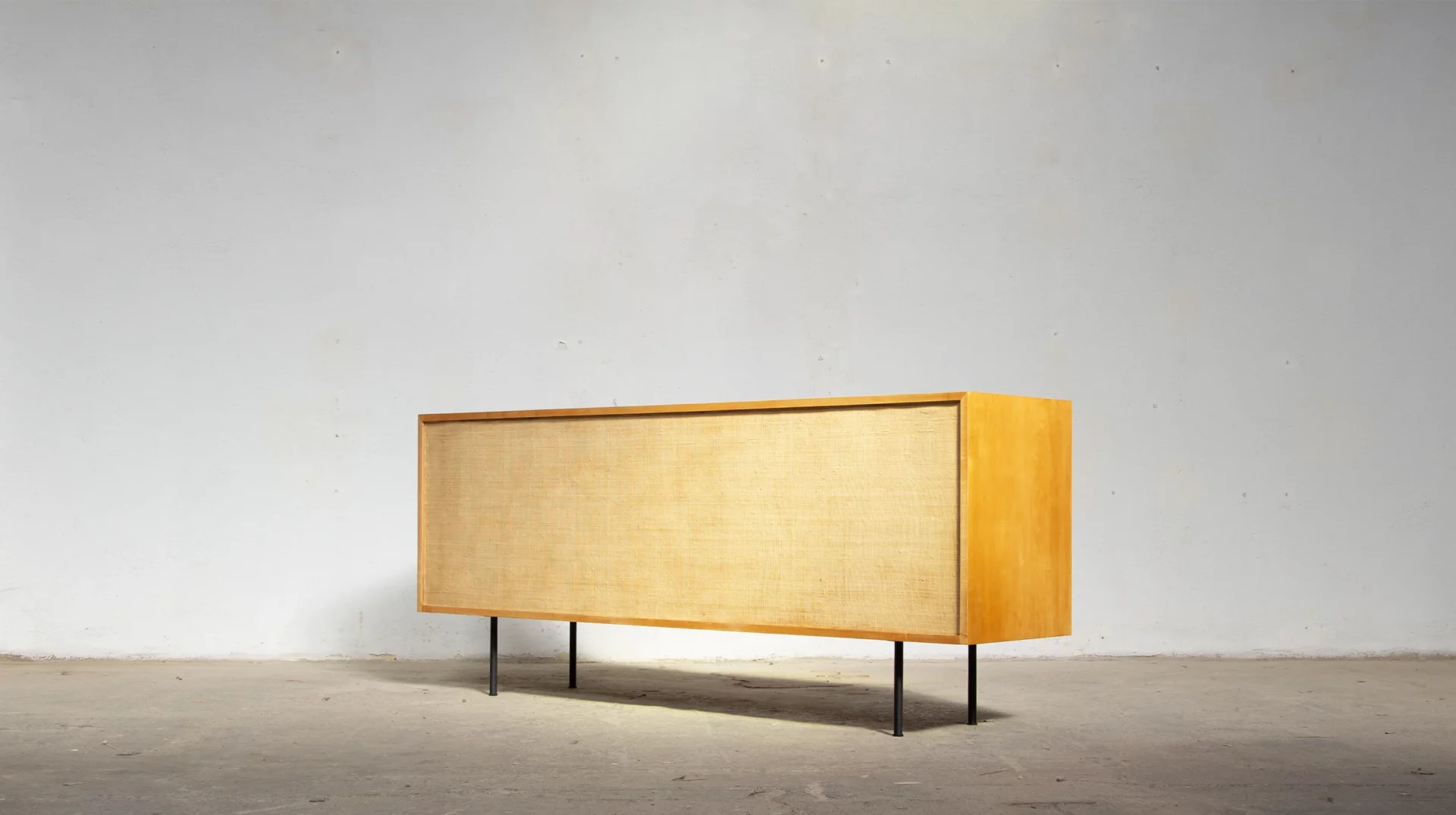 Florence Knoll 116 sideboard en raphia et en érable, modèle rare des années 50, vue du dos en raphia