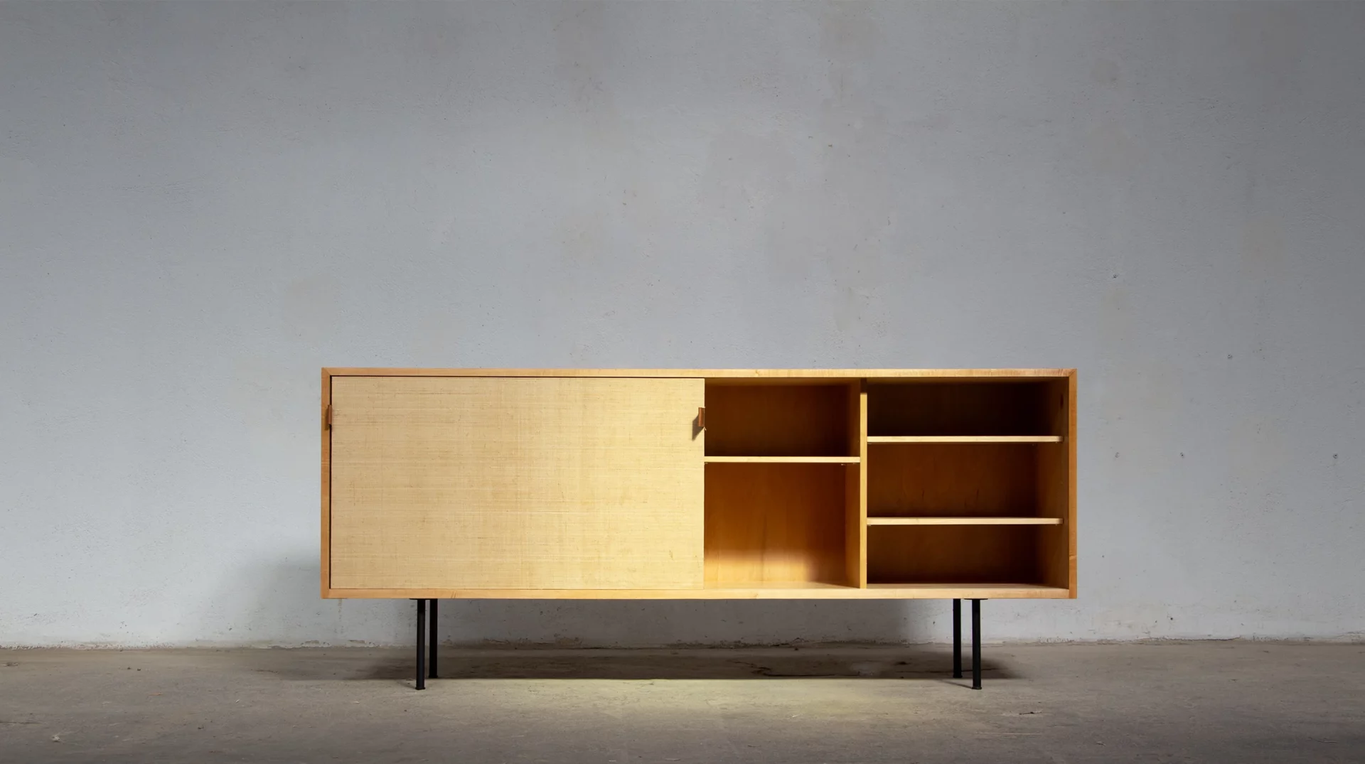 Model 116 seagrass credenza Florence Knoll , porte droite ouverte