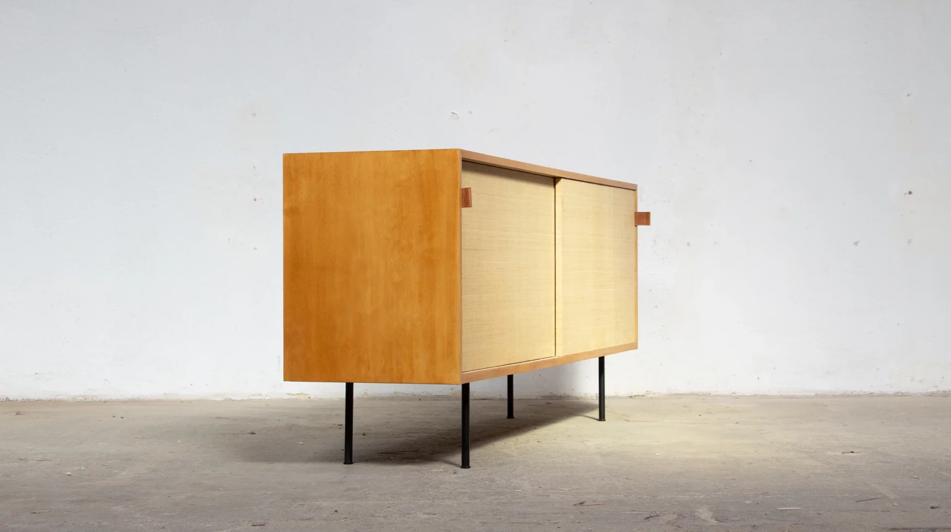 Enfilade vintage Florence Knoll modèle 116 en raphia, vue côté gauche