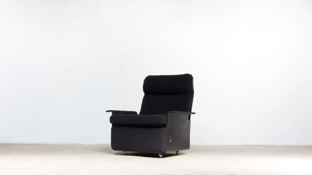 Fauteuil Dieter Rams RZ62 pour Vitsoe, modèle noir avec tissu laine, vue d'ensemble