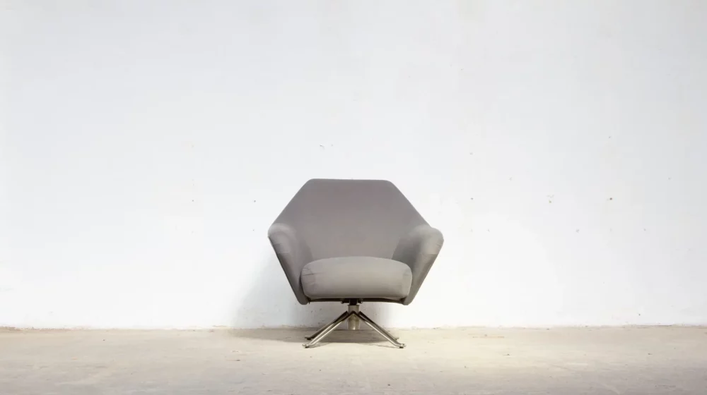 Fauteuil modèle P 32 d'osvaldo Borsani pour Tecno, vue de face
