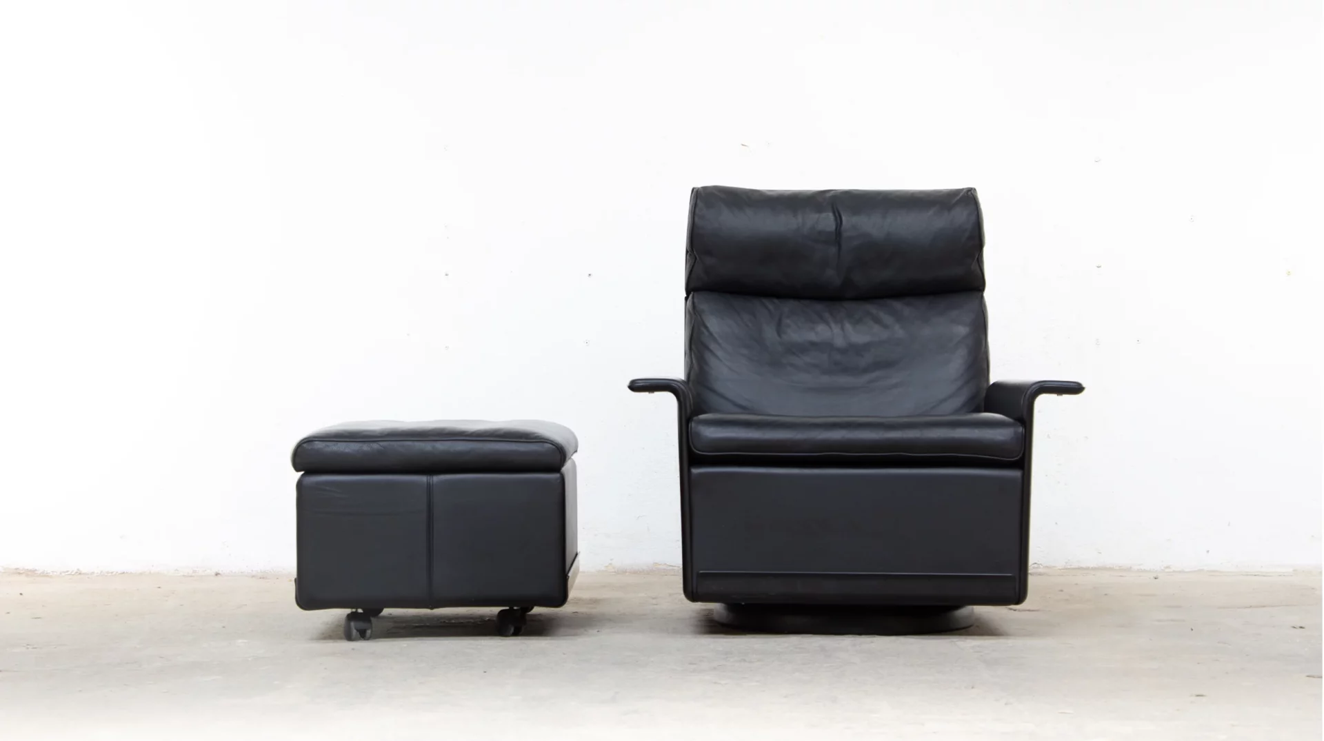 Lounge Chair Program 620 Dieter rams pour Vitsoe cuir noir vue de face