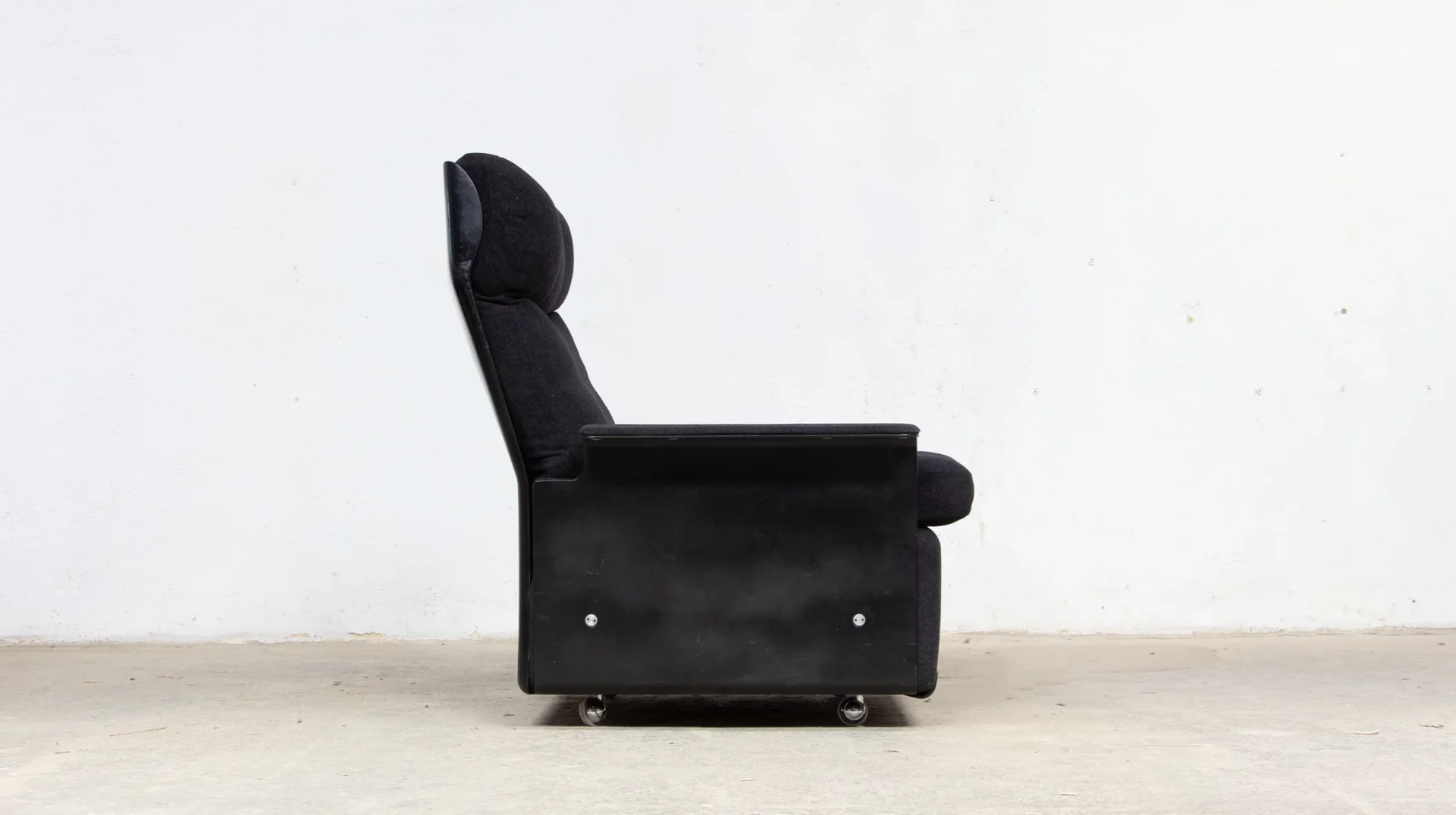 Fauteuil minimaliste RZ62 Vitsoe, vue de côté