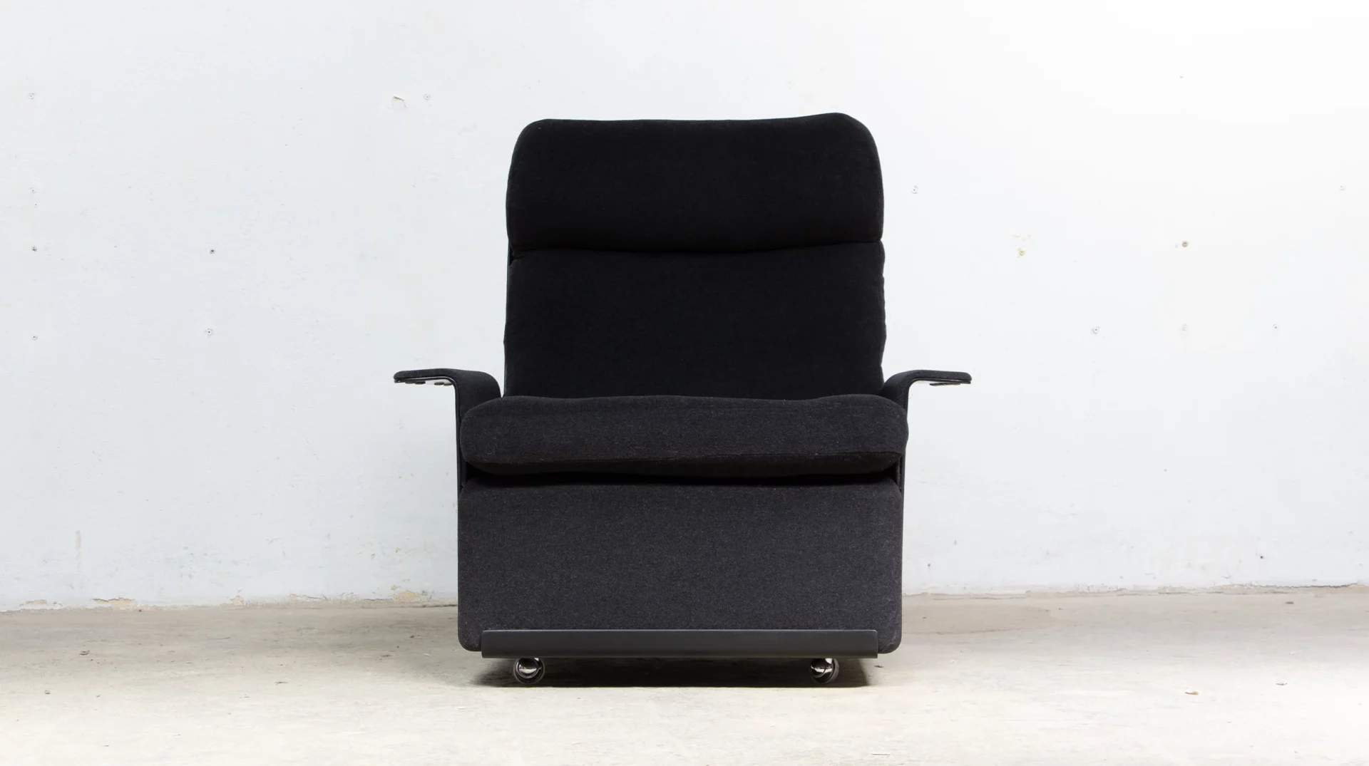 6. Fauteuil vintage Vitsoe années 1960, designer Dieter Rams, vue de face