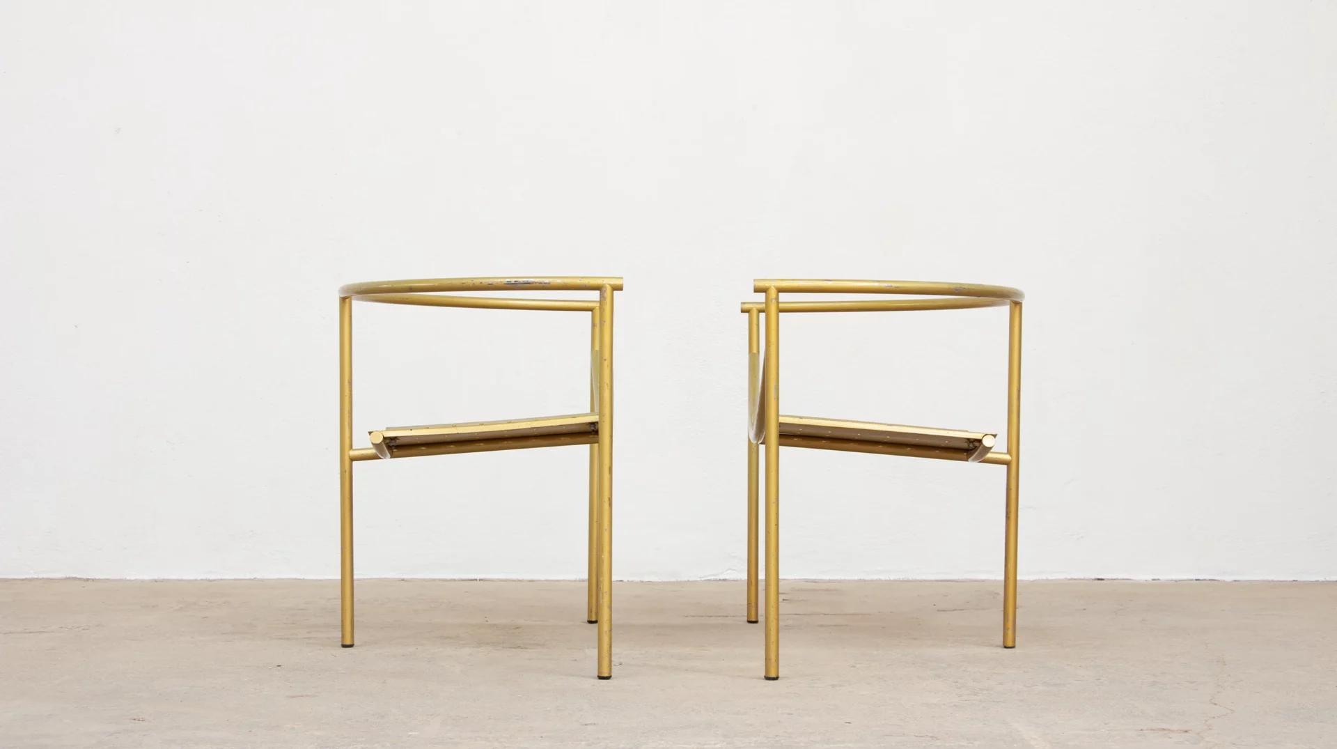 fauteuils dr sonderbar de philippe starck édition XO, vue de coté, couleur or