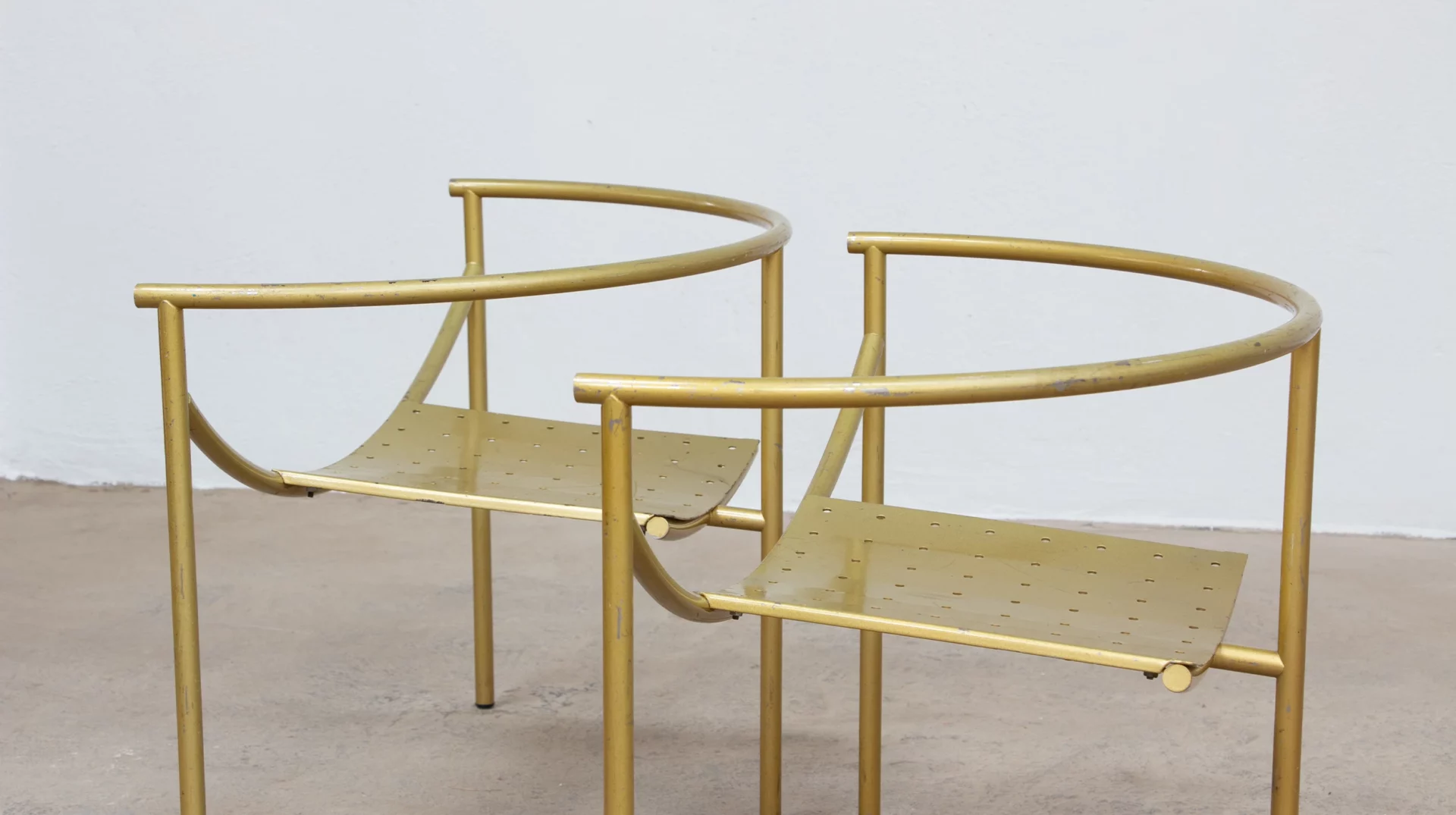 paire de chaises dr sonderbar de philippe starck édition XO, vue des assises
