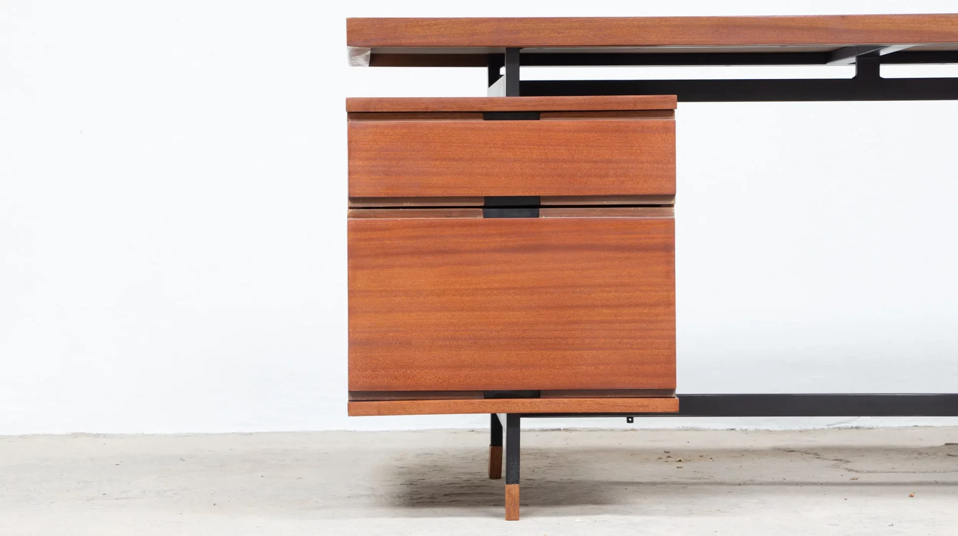 Bureau de direction Pierre Guariche ARP édition Minvielle, détail tiroirs