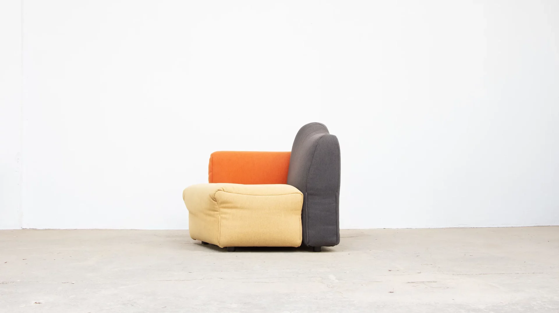 Fauteuil Cannaregio postmoderne en tissu avec ottoman par Gaetano Pesce