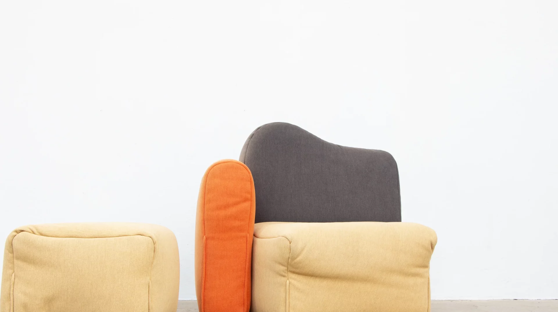 Fauteuil et repose-pieds Cannaregio Cassina années 1980