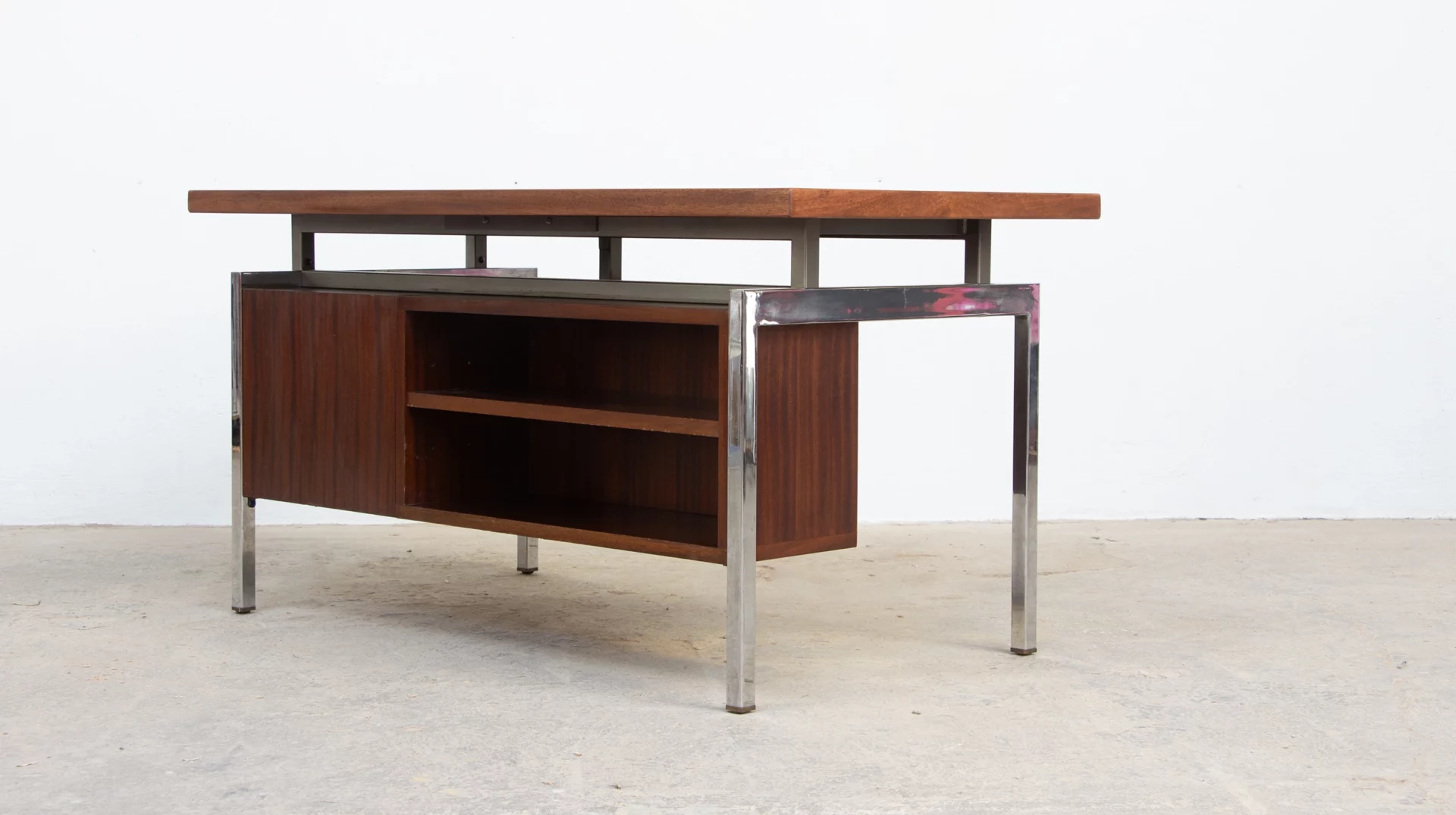 bureau Georges Frydman pour EFA, acajou et chrome, 1960, vue de dos