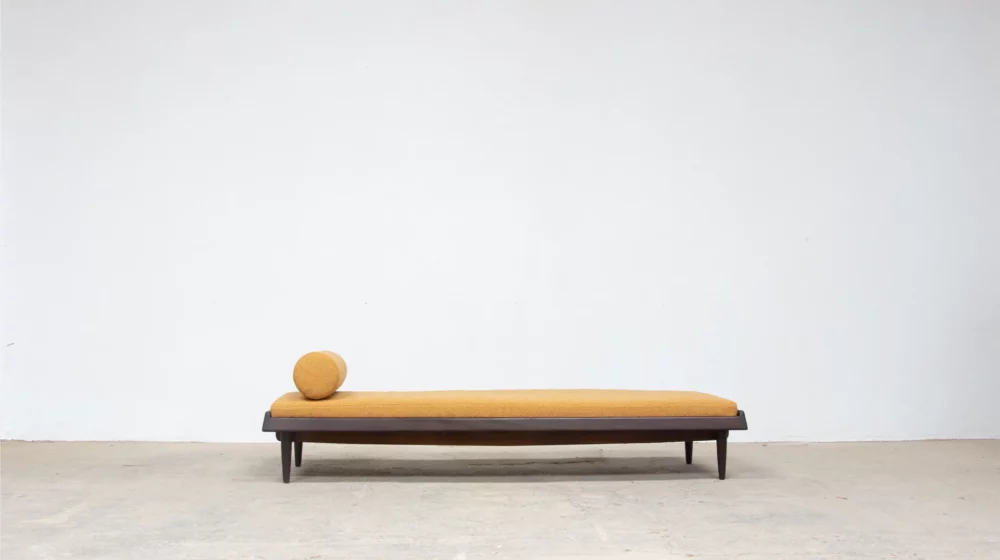 daybed Hans olsen modèle TV 161 en teck et tissu bouclette casamance pour l'éditeur Bramin, Danemark 1960's, vue d'ensemble
