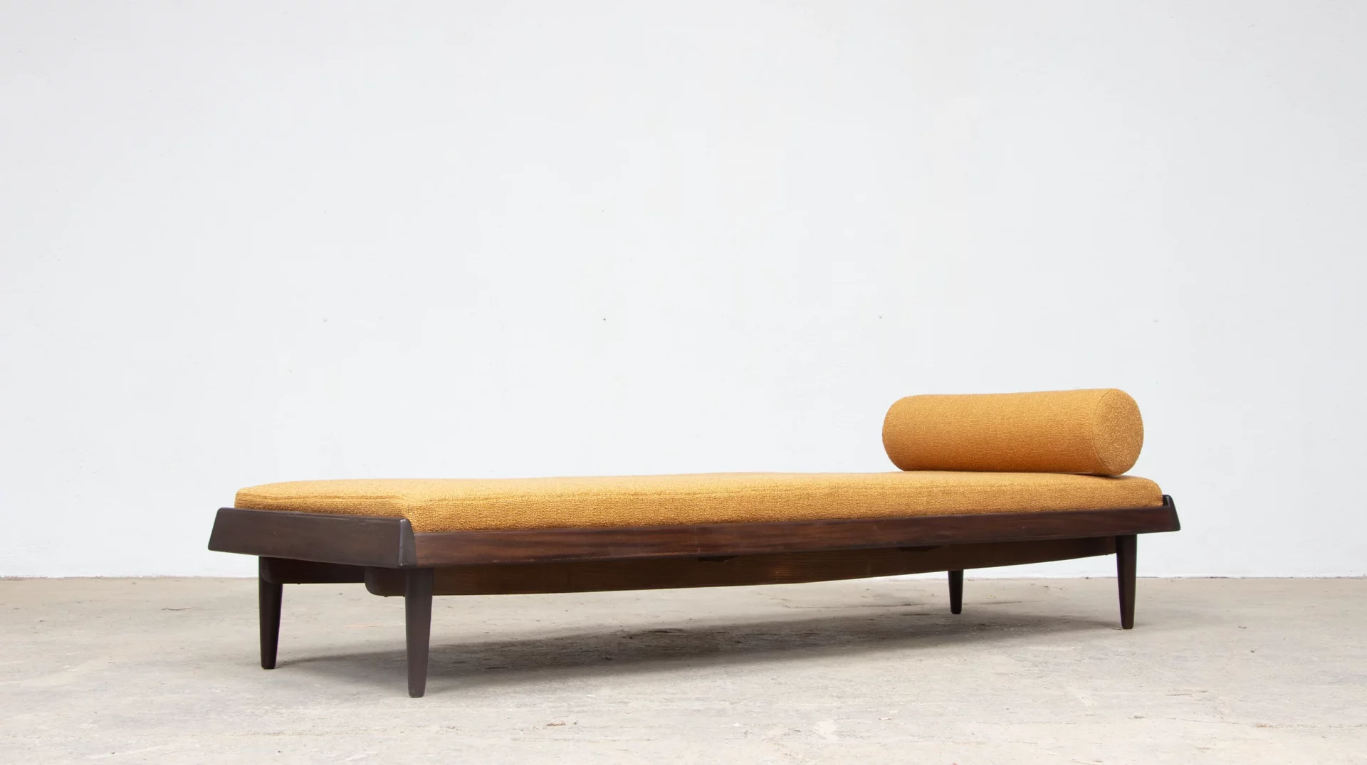 daybed Hans olsen modèle TV 161 en teck et tissu bouclette casamance pour l'éditeur Bramin, Danemark 1960's