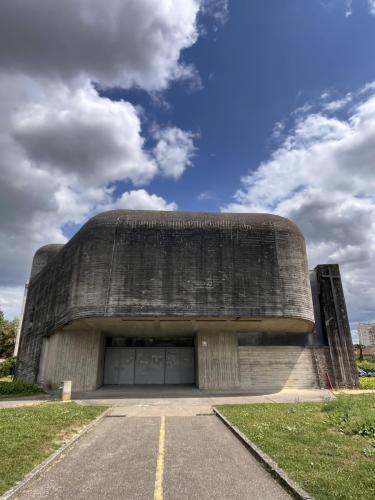 Claude-parent-eglise-bunker-beton-brutalisme-paul-virilio-nevers-architecte-architecture-modernisme-le-corbusier-le-banlay-nievre