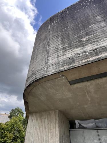 Claude-parent-eglise-bunker-beton-brutalisme-paul-virilio-nevers-architecte-architecture-modernisme-le-corbusier-le-banlay-nievre-detail