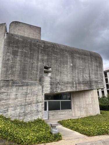 Claude-parent-eglise-bunker-beton-brutalisme-paul-virilio-nevers-architecte-architecture-modernisme-le-corbusier-le-banlay-nievre