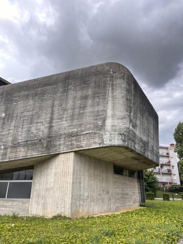 Claude-parent-eglise-bunker-beton-brutalisme-paul-virilio-nevers-architecte-architecture-modernisme-le-corbusier-le-banlay-nievre