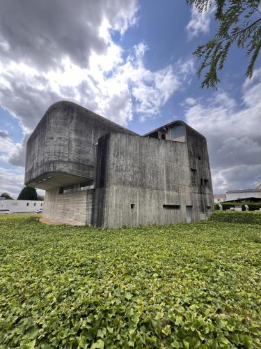 Claude-parent-eglise-bunker-beton-brutalisme-paul-virilio-nevers-architecte-architecture-modernisme-le-corbusier-le-banlay-nievre