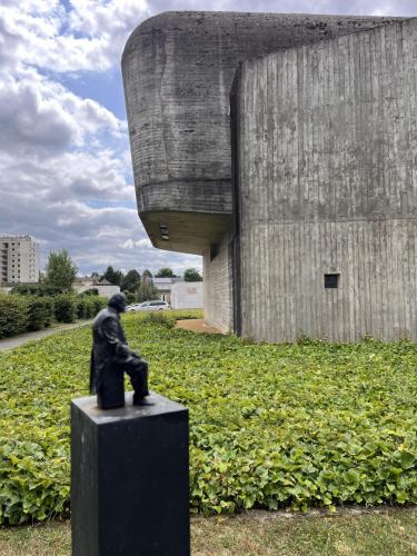 Claude-parent-eglise-bunker-beton-brutalisme-paul-virilio-nevers-architecte-architecture-modernisme-le-corbusier-le-banlay-nievre