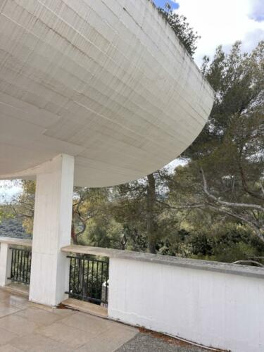 fondation-maeght-Josep-Lluís-Sert-architecture-musée-art-moderne-modern-modernisme-joan-miro-georges-braque-ubac-béton-terre-cuite-architecte-Saint-Paul-de-Vence-olddesign