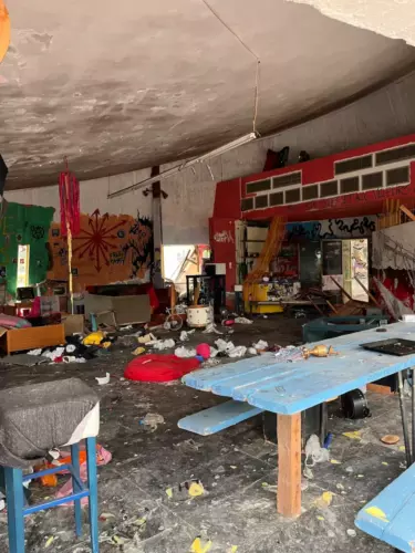 foyer étudiant de la résidence étudiante en béton brutaliste du campus de Zografou à Athènes
