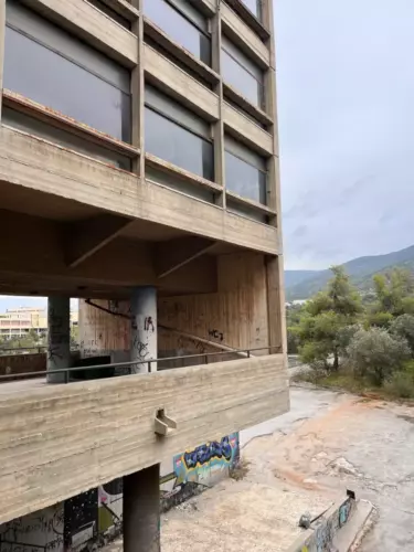 Détail de l'immeuble brutaliste en béton Papaioannou et Fines, 1974.