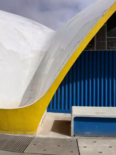 marche-central-royan-detail-arc-beton-jaune