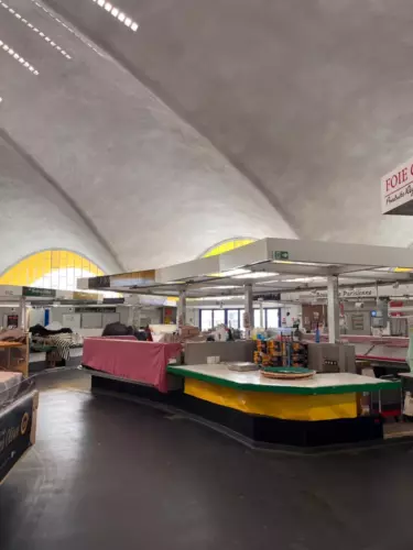 marche-central-royan-interieur-etals-voute