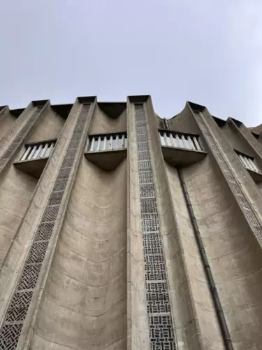 notre-dame-royan-detail-facade-beton
