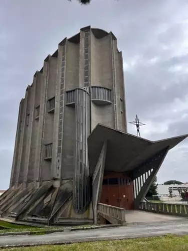 notre-dame-royan-facade-beton