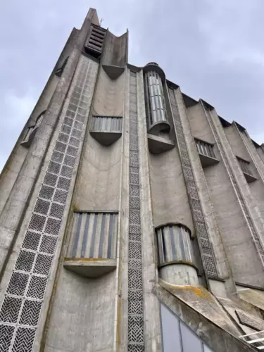 notre-dame-royan-facade-verticalite
