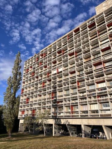 unité-habitation-firminy-le-corbusier-site-brutalisme-architecture-modernisme-cité-radieuse